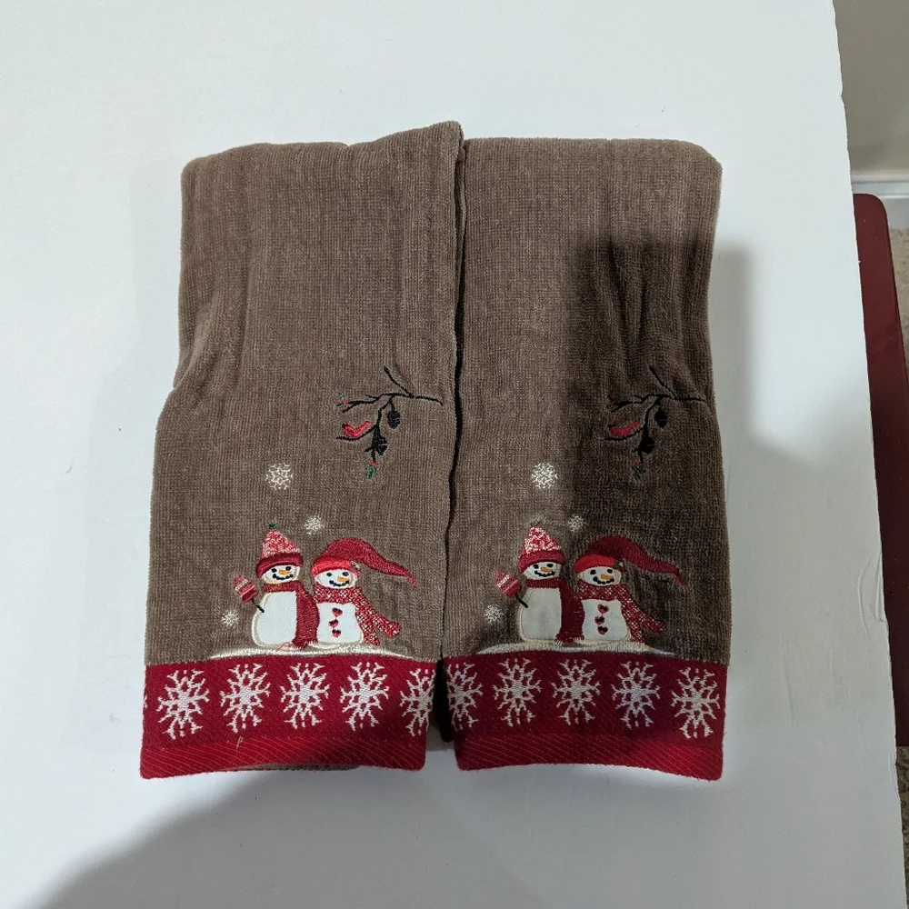 100% Cotton Festive Brown Snowman Towels. 1 Pr. Hand Towels